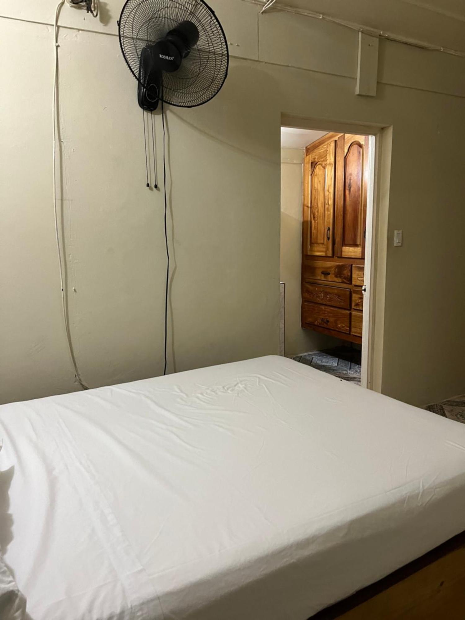 Andre'S Guest House เนกริล ภายนอก รูปภาพ