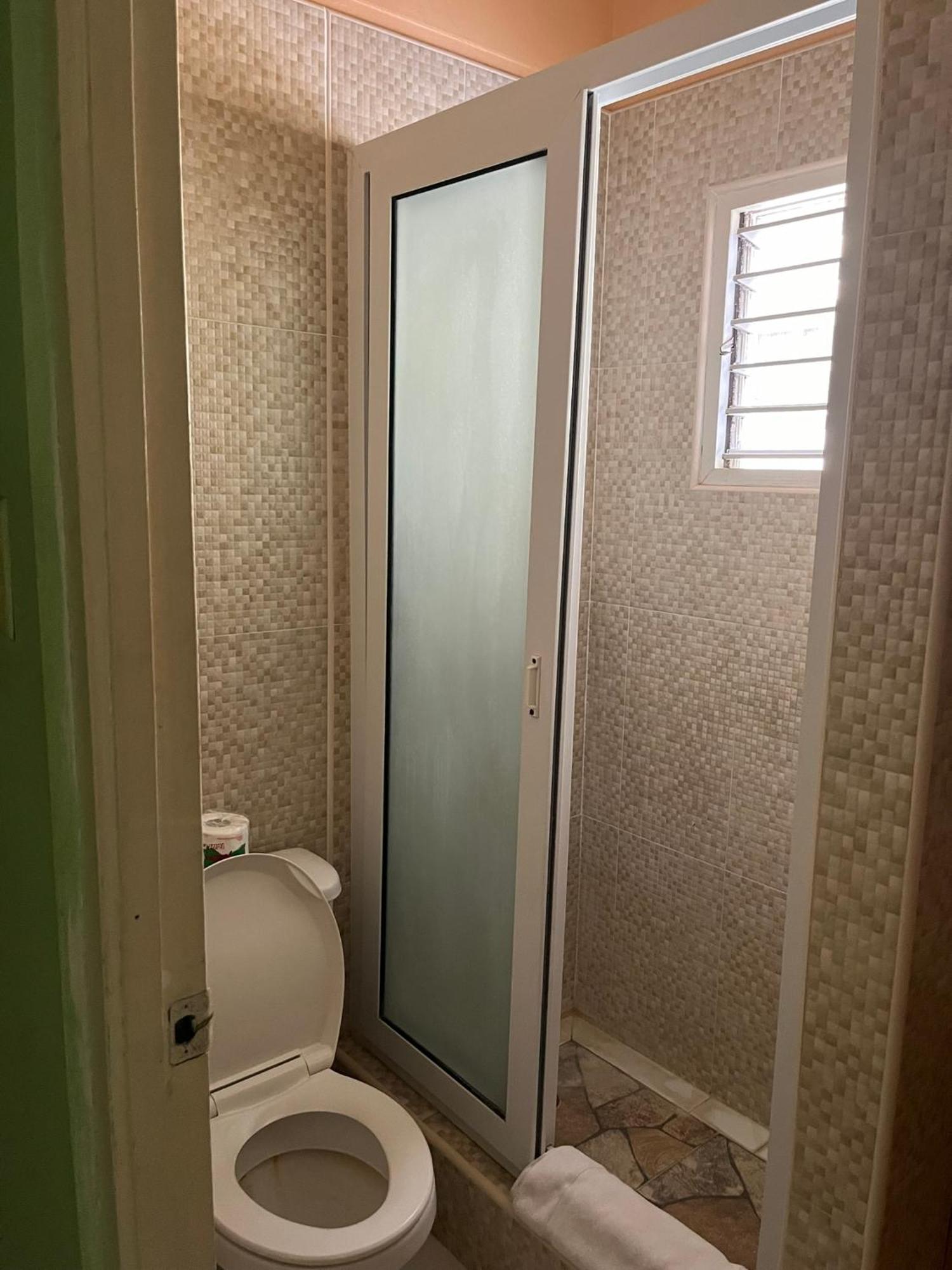 Andre'S Guest House เนกริล ห้อง รูปภาพ